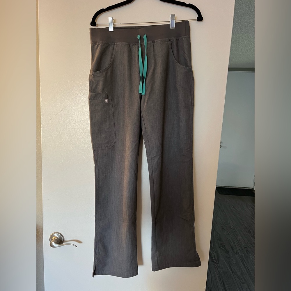 Figs Kade cargo scrub pants grey